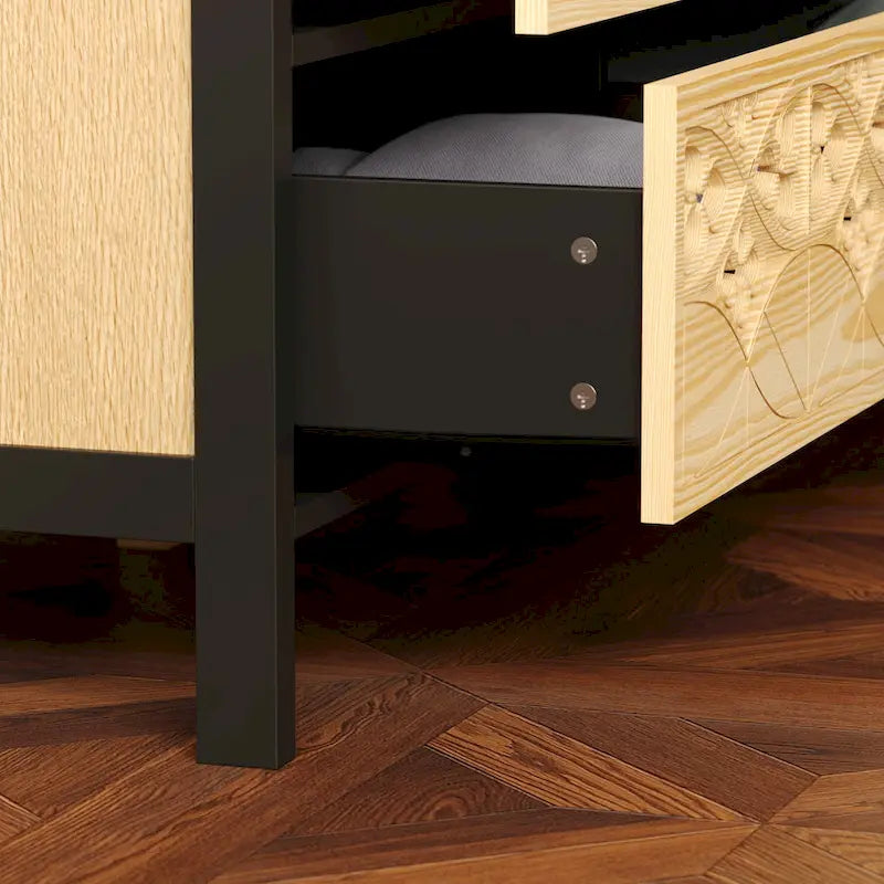 Commode en bois à neuf tiroirs avec cadre en métal noir et détails sculptés
