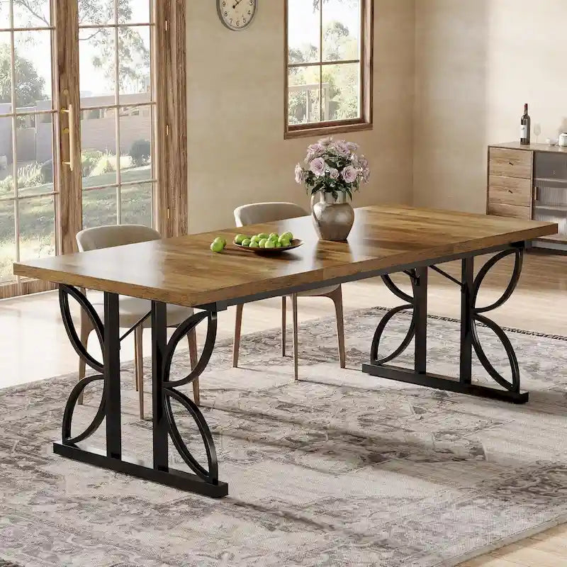 Table à manger rectangulaire en bois brun avec pieds géométriques en métal noir