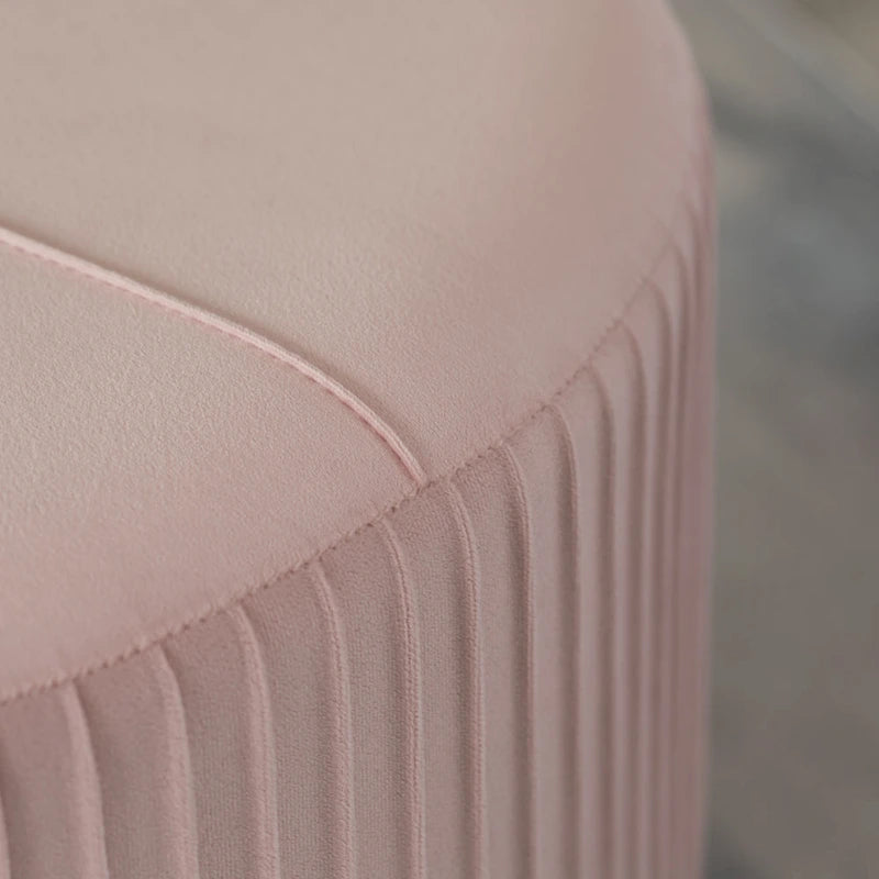 Pouffe rond en velours plissé avec pieds épingle dorés Crème Rose Noir