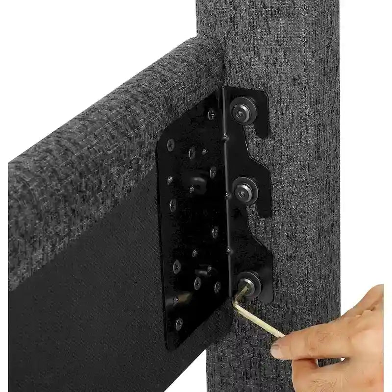 Lit plateforme rembourré gris foncé avec tête de lit capitonnée haute