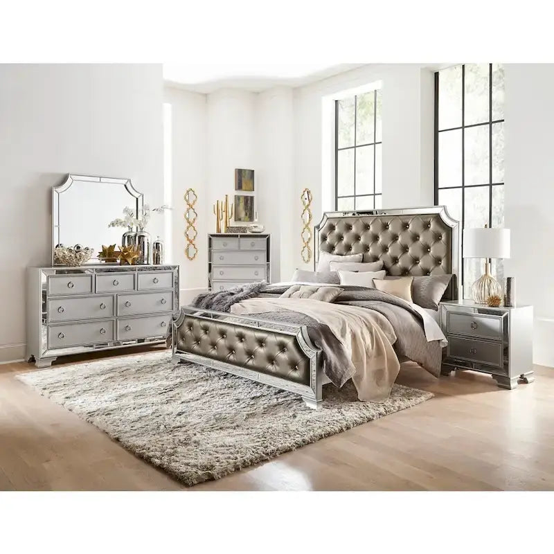 Lit rembourré capitonné en similicuir gris argenté avec garniture miroir
