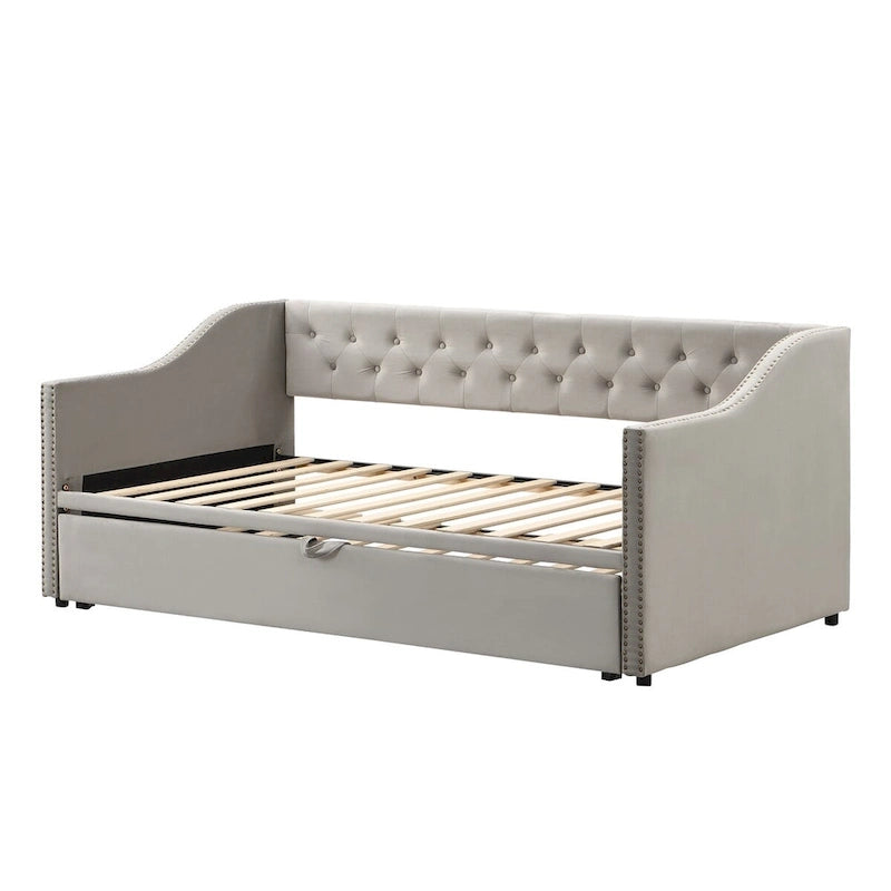 Lit de repos capitonné en velours touffeté avec dossier et accoudoirs cloutés, rose