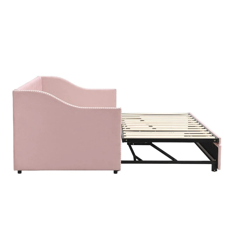 Lit de repos capitonné en velours touffeté avec dossier et accoudoirs cloutés, rose