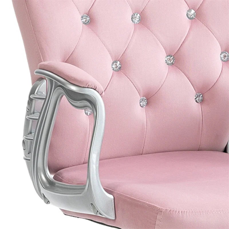 Fauteuil de bureau pivotant en velours rose capitonné avec accoudoirs rembourrés et roulettes