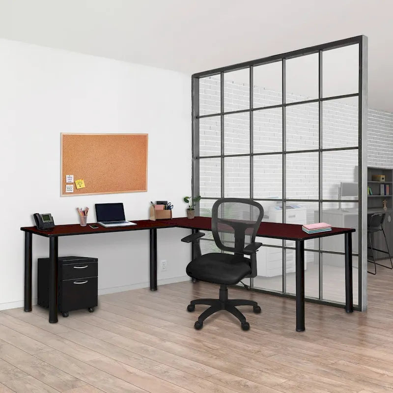 Bureau d'angle en L avec retour et pieds ronds en métal