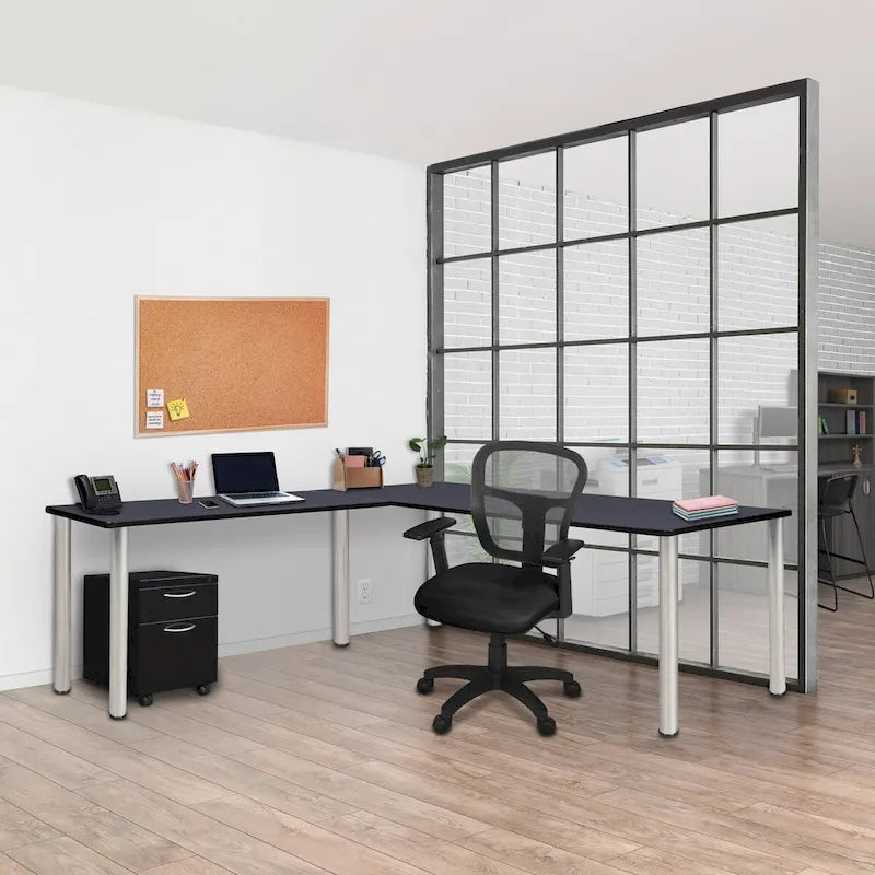 Bureau d'angle en L avec retour et pieds ronds en métal
