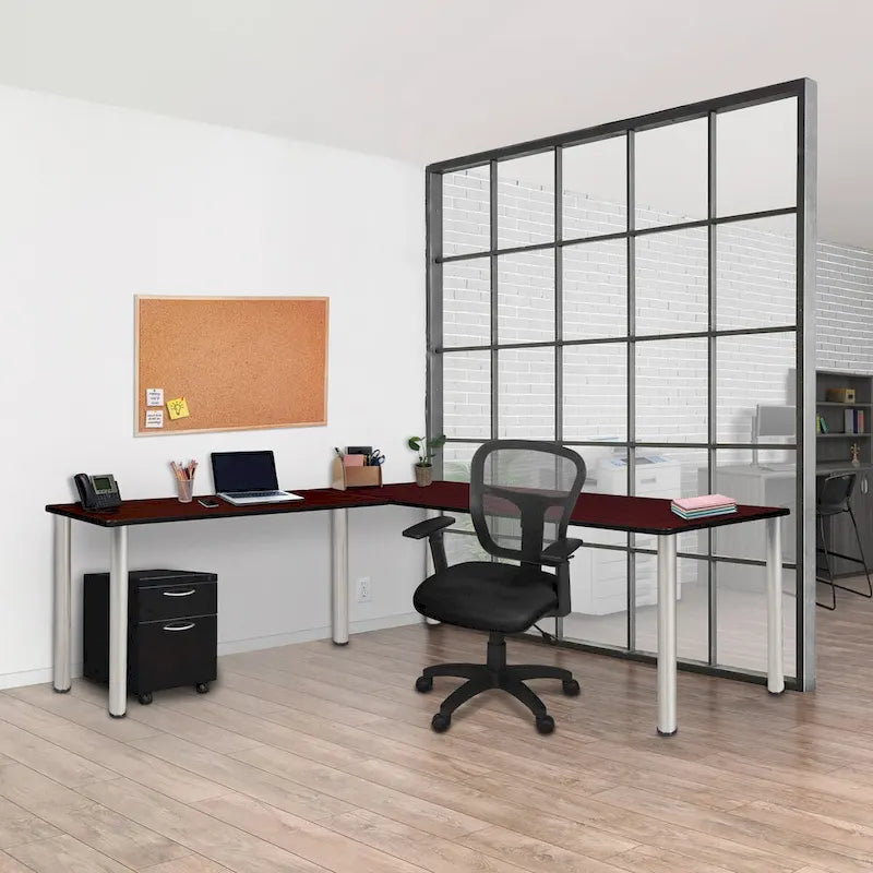 Bureau d'angle en L avec retour et pieds ronds en métal