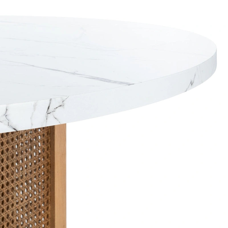 Table à manger ronde avec plateau en marbre blanc et piètement hexagonal en rotin