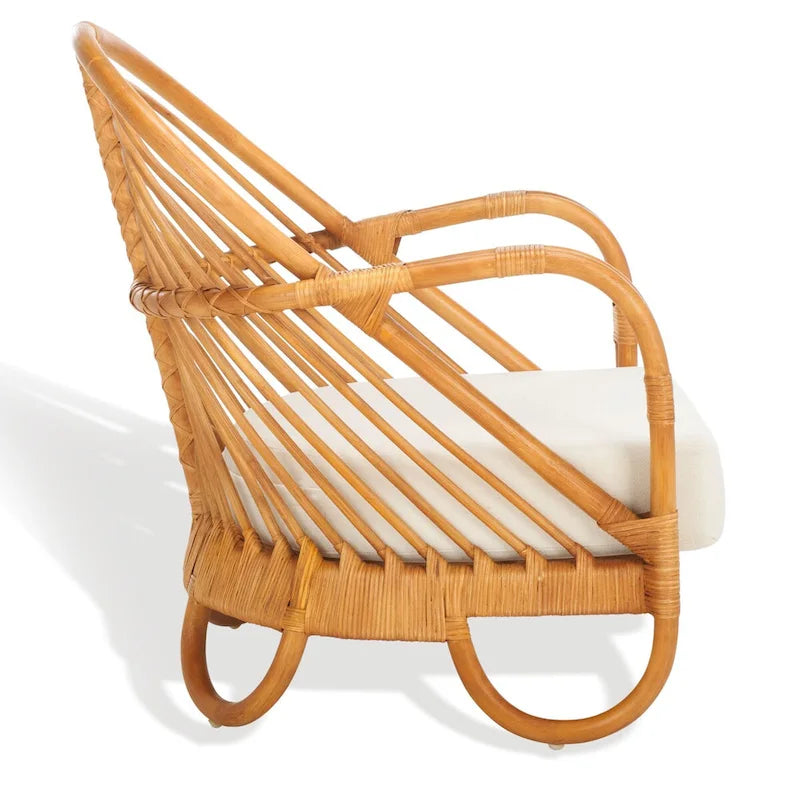 Fauteuil d'appoint en rotin avec coussin en lin blanc et dossier incurvé